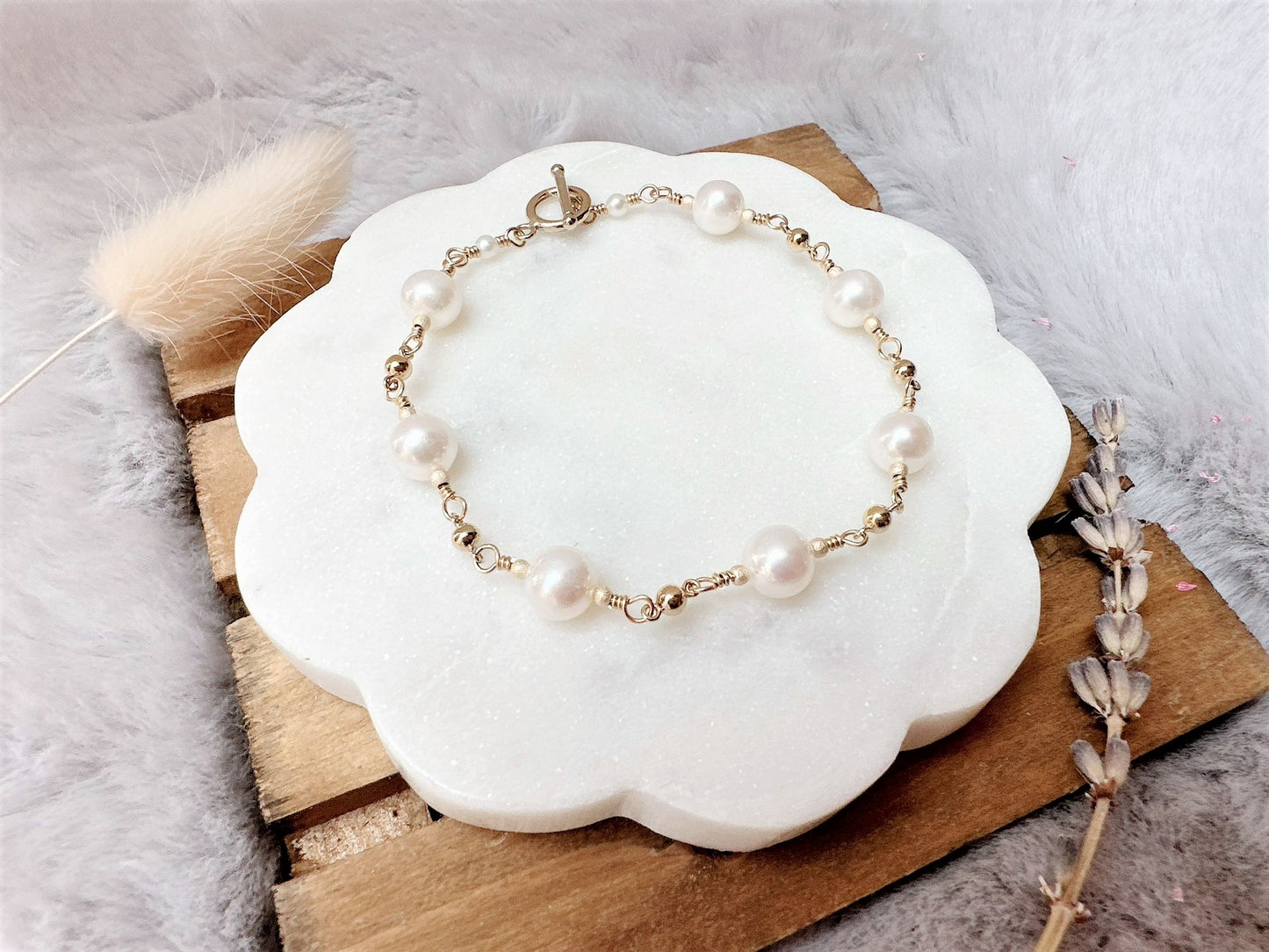White Freshwater Pearl Bracelet
