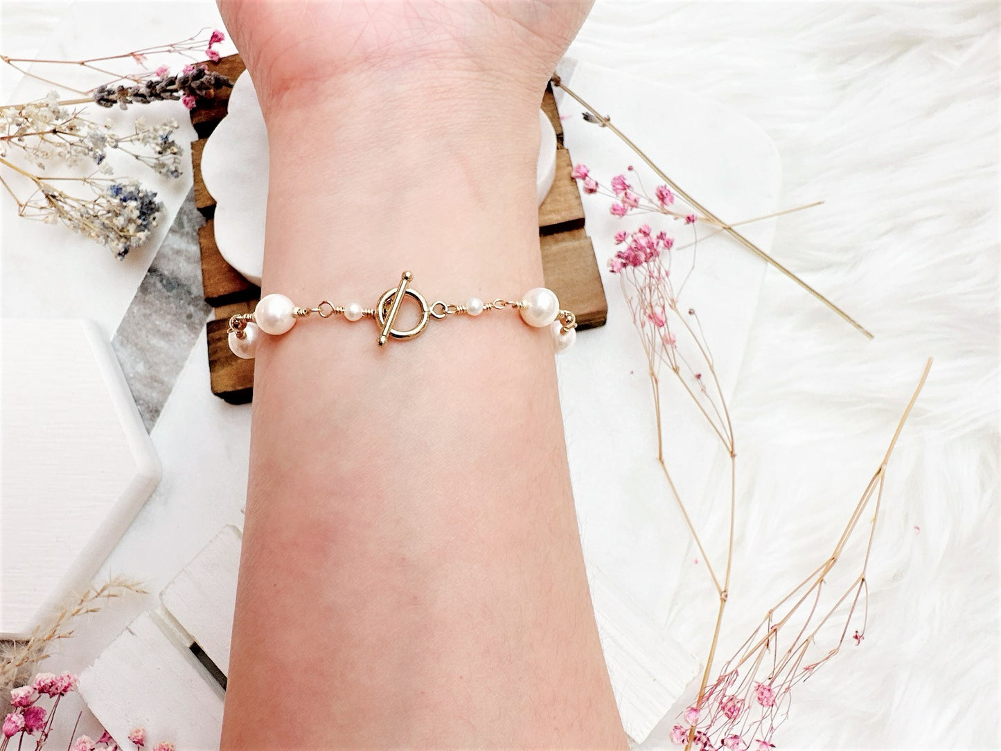 White Freshwater Pearl Bracelet
