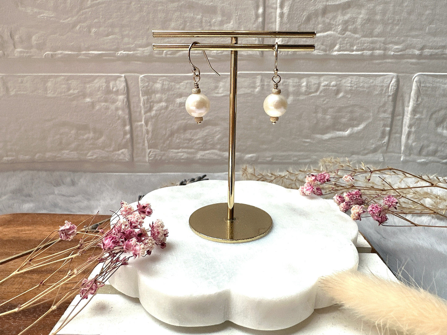 Elegant Natural White Round Freshwater Pearl Earrings