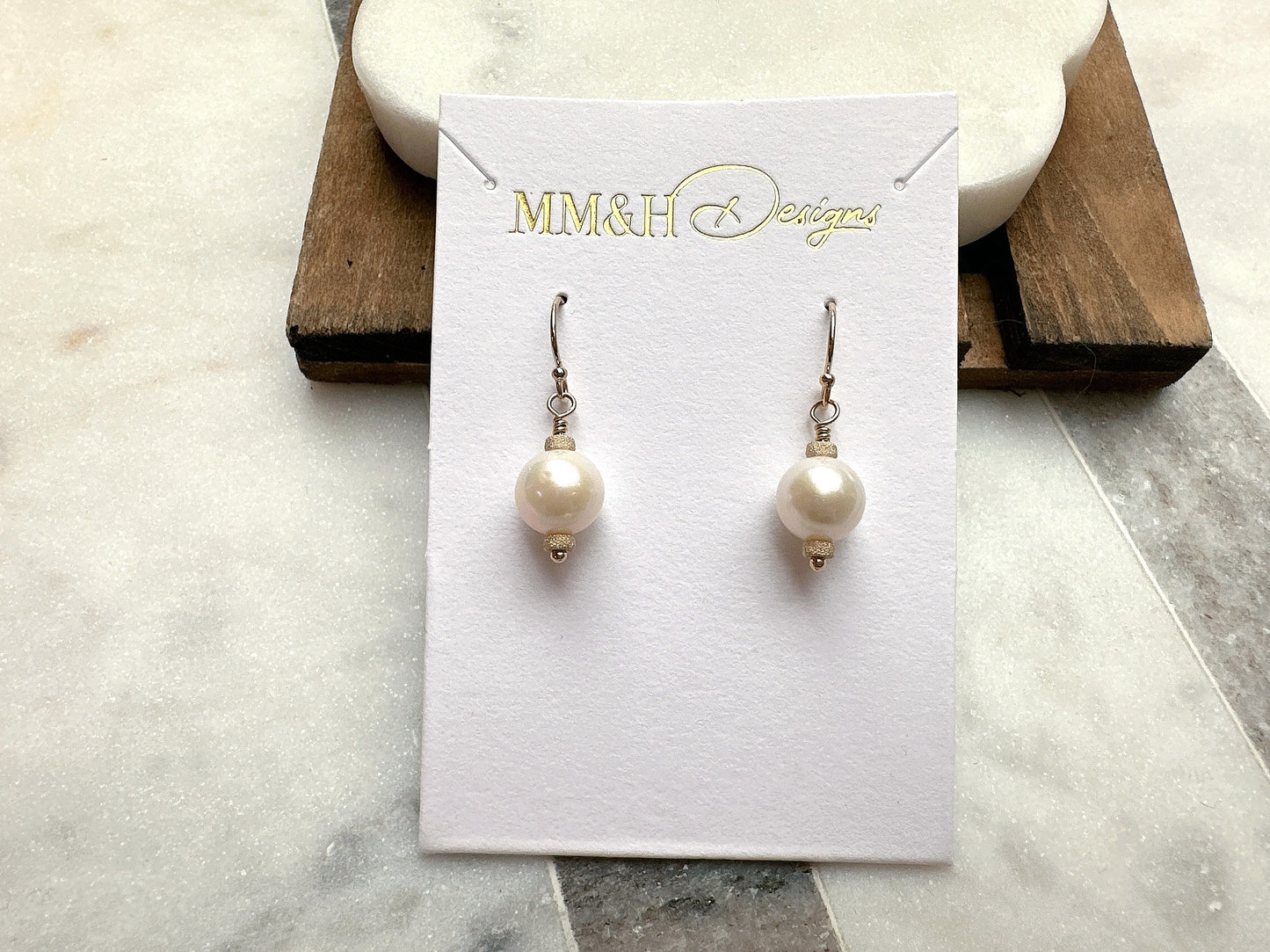 Elegant Natural White Round Freshwater Pearl Earrings