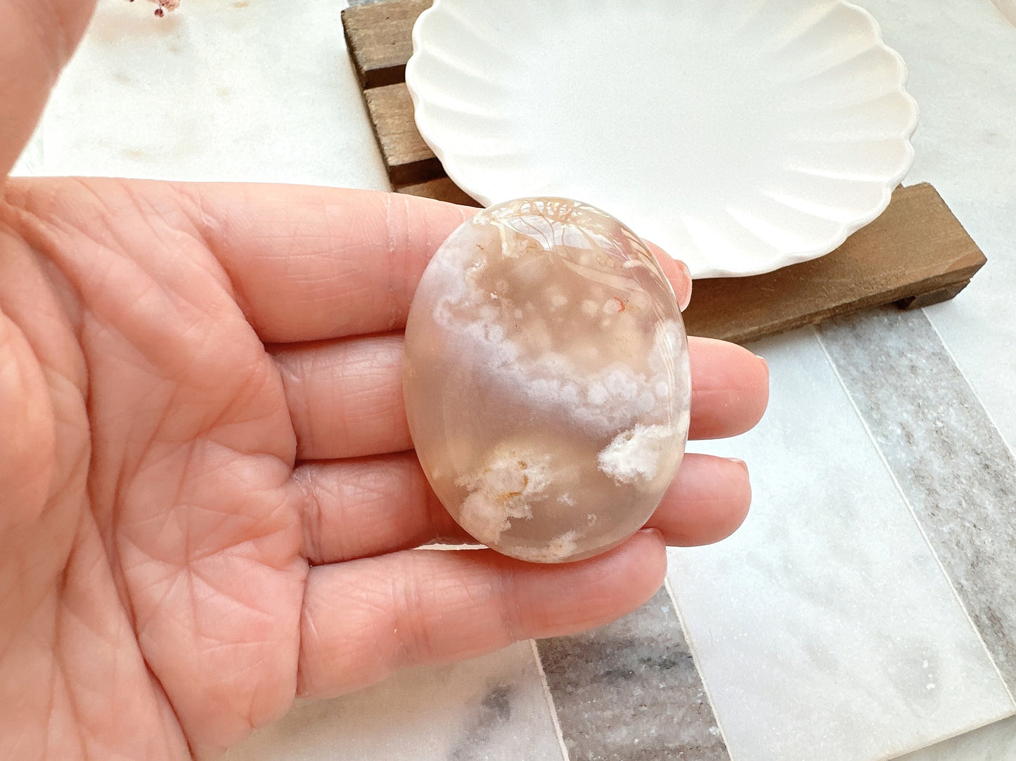 Small Flower Agate Palm Stone