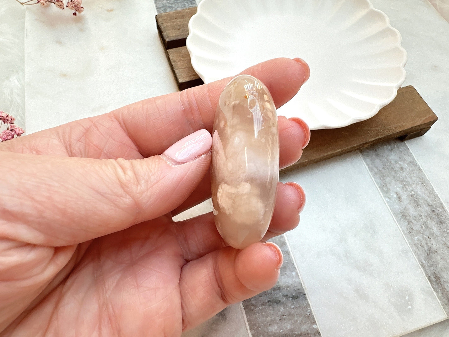 Small Flower Agate Palm Stone