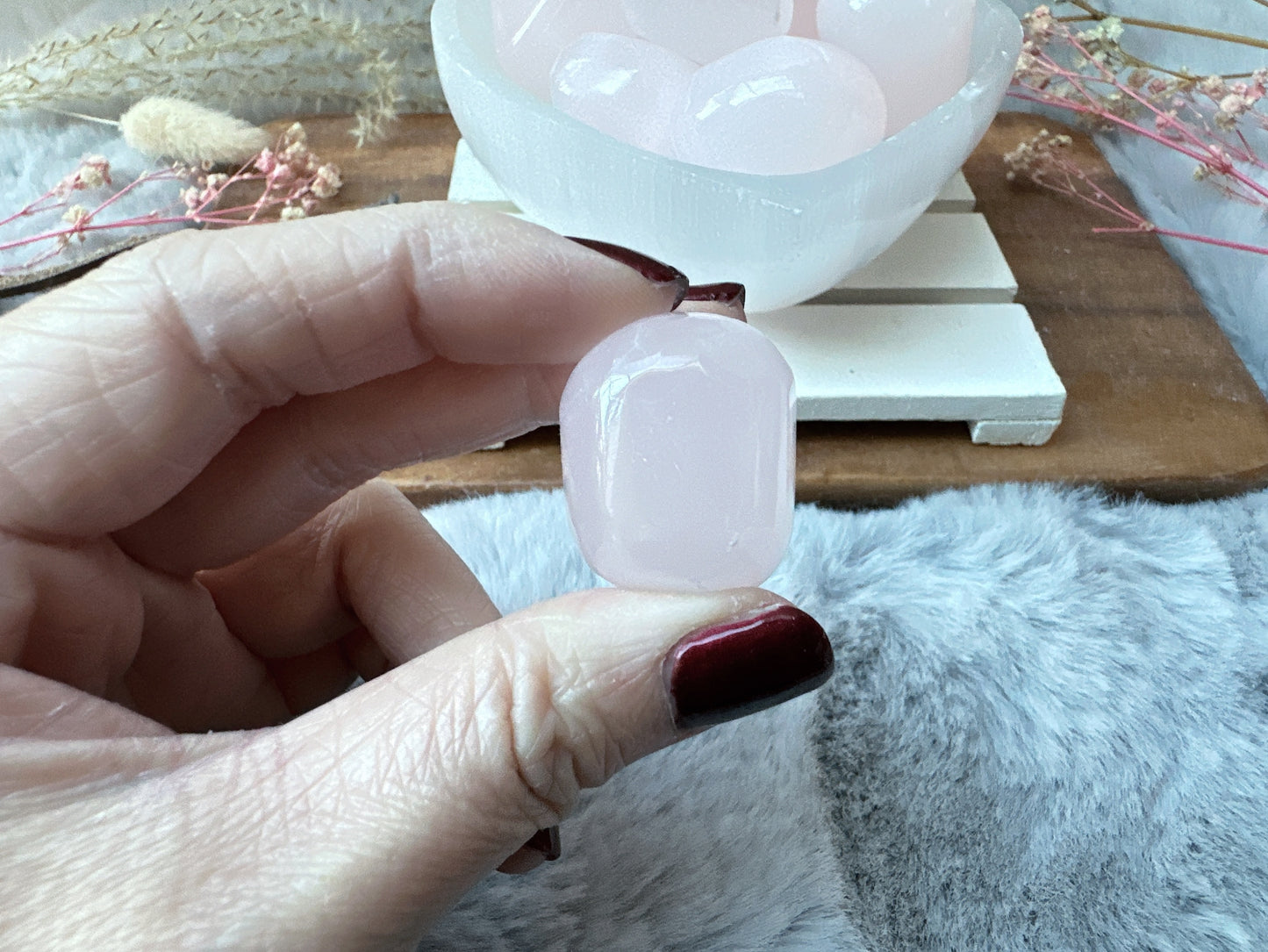 One Mangano Calcite Tumble