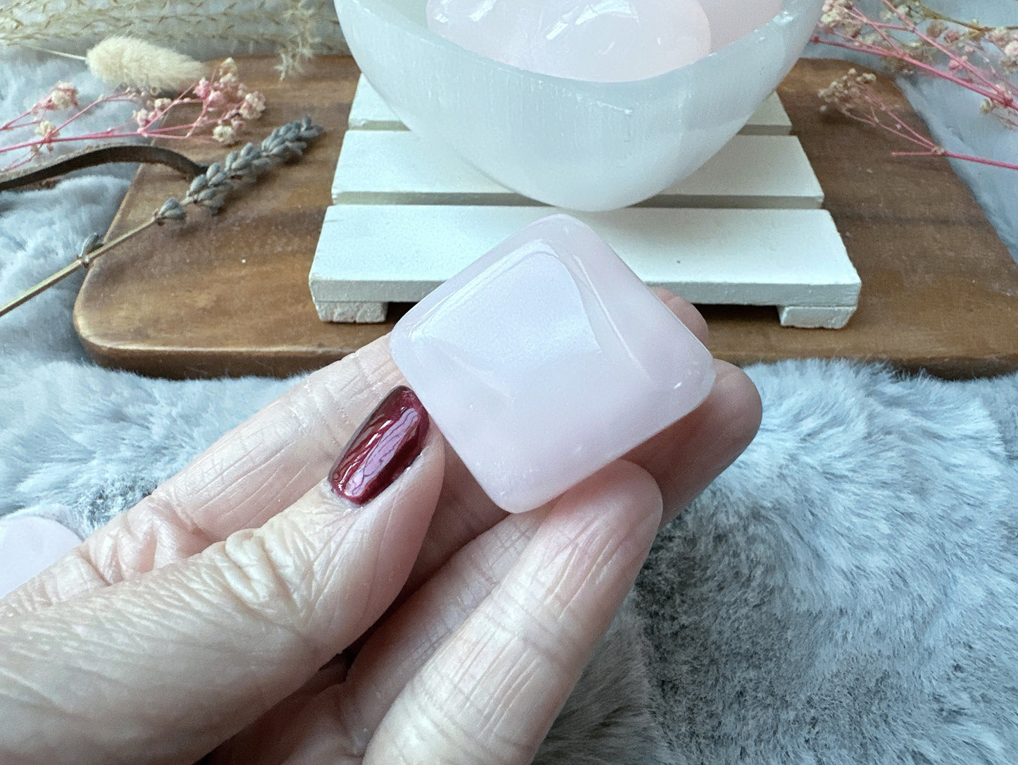One Mangano Calcite Tumble
