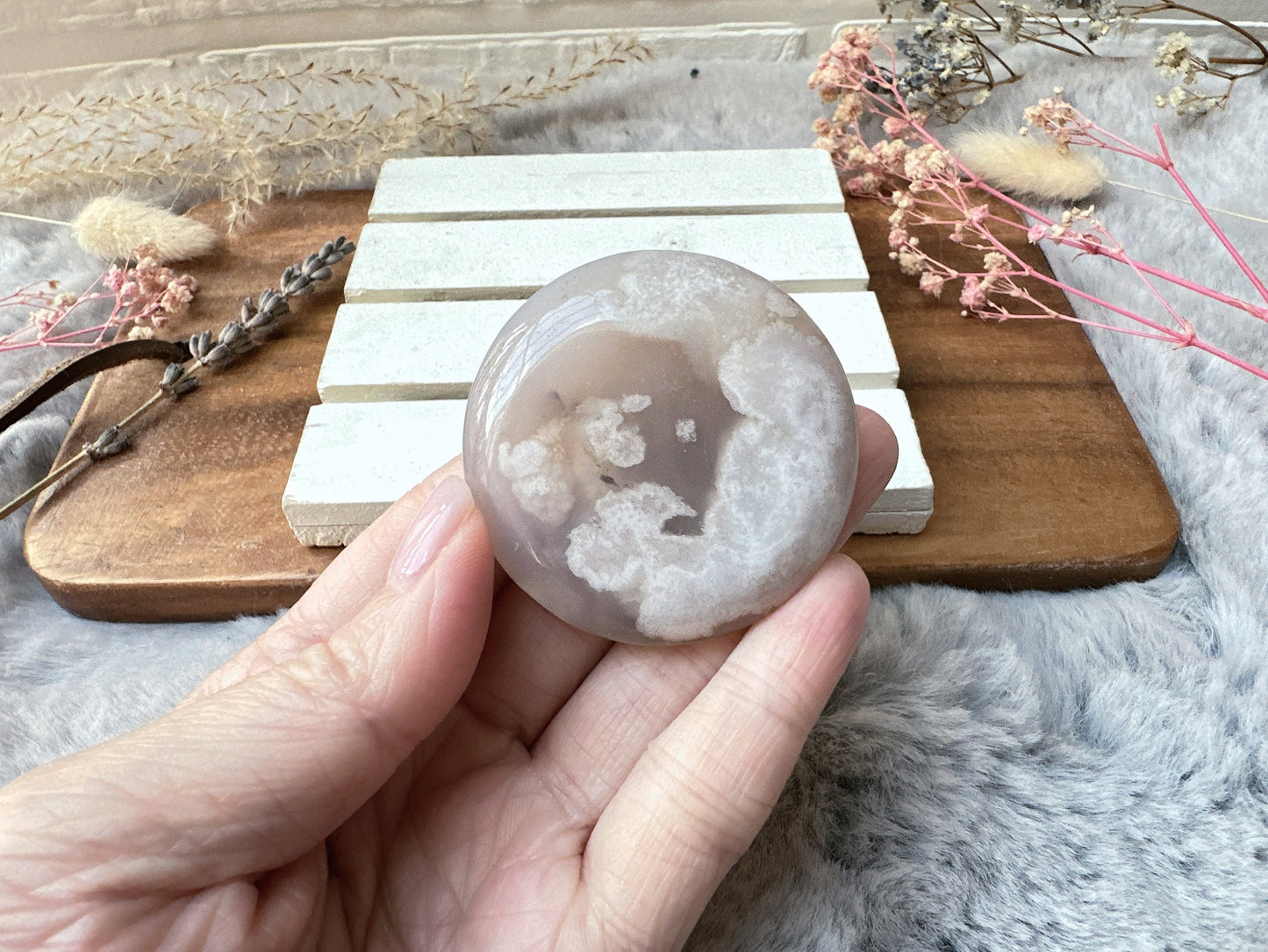 Flower Agate Round Flat Palm Stone