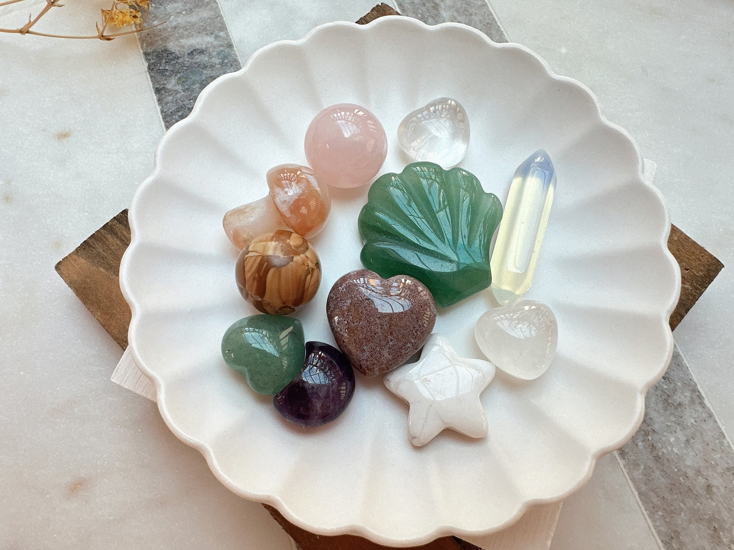 Mini Crystal Carvings Confetti Scoop