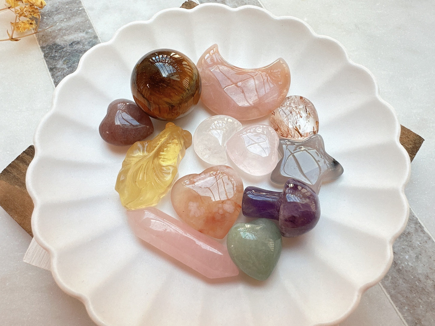 Mini Crystal Carvings Confetti Scoop
