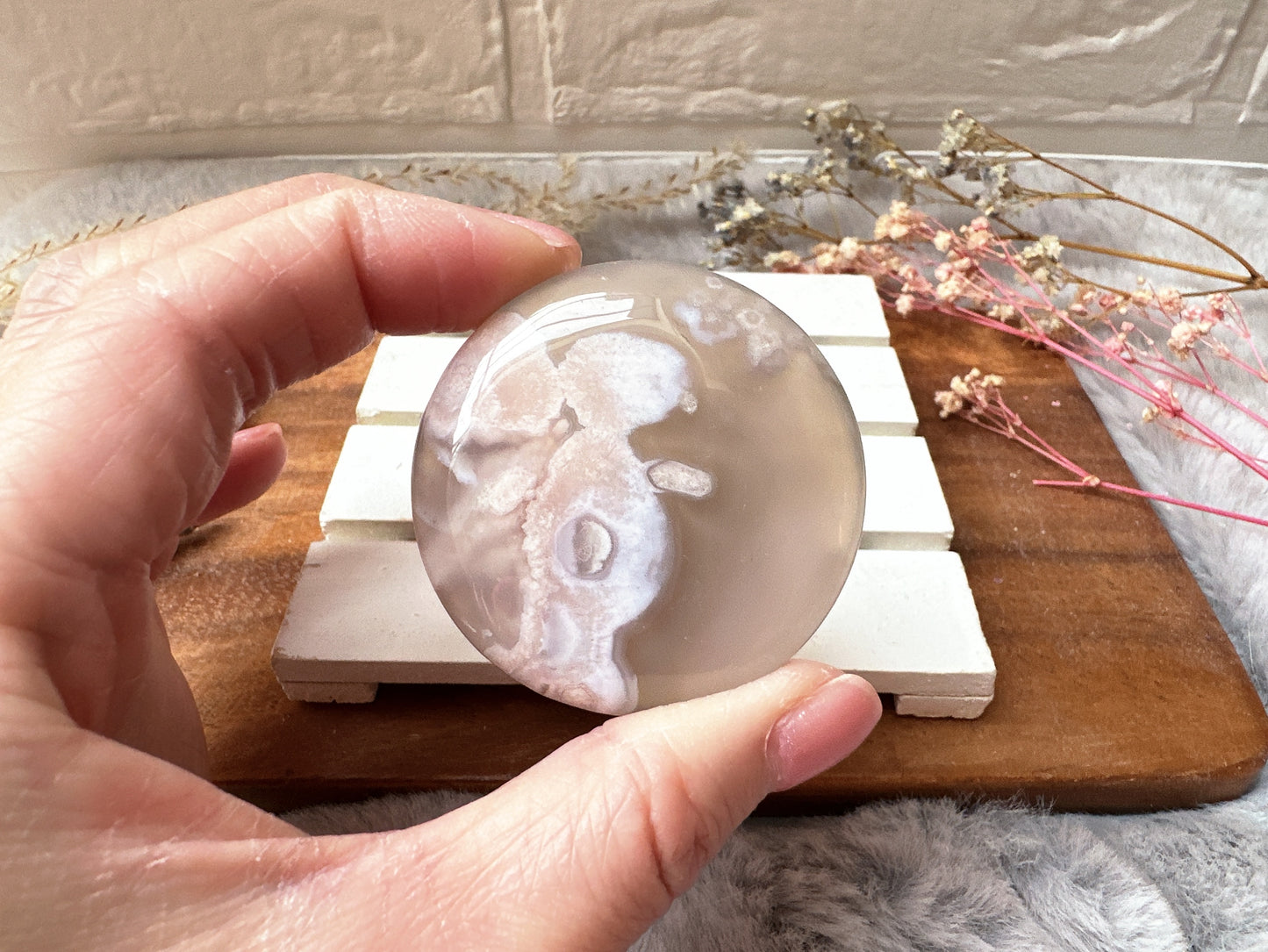 Flower Agate Round Flat Palm Stone