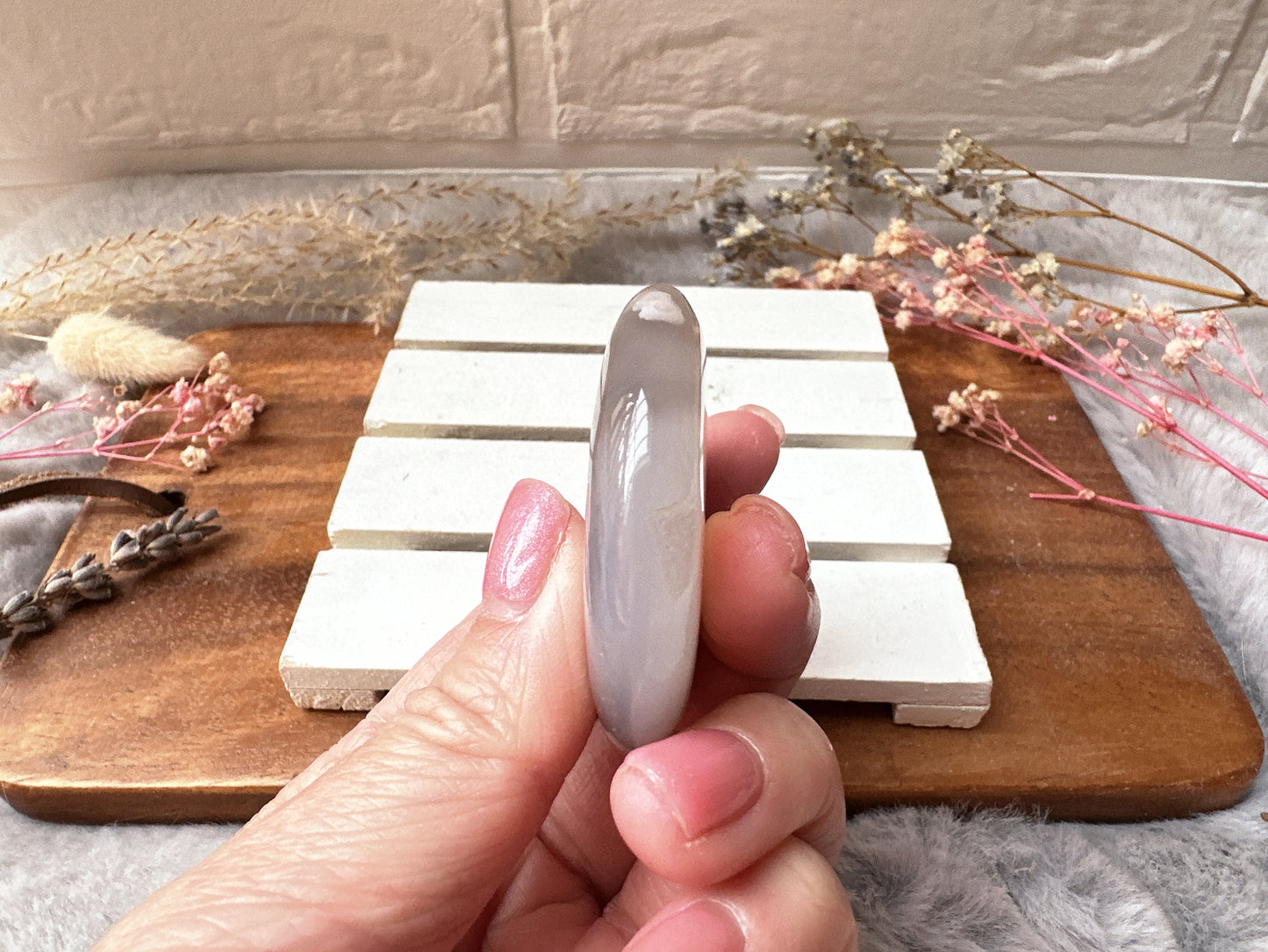 Flower Agate Round Flat Palm Stone