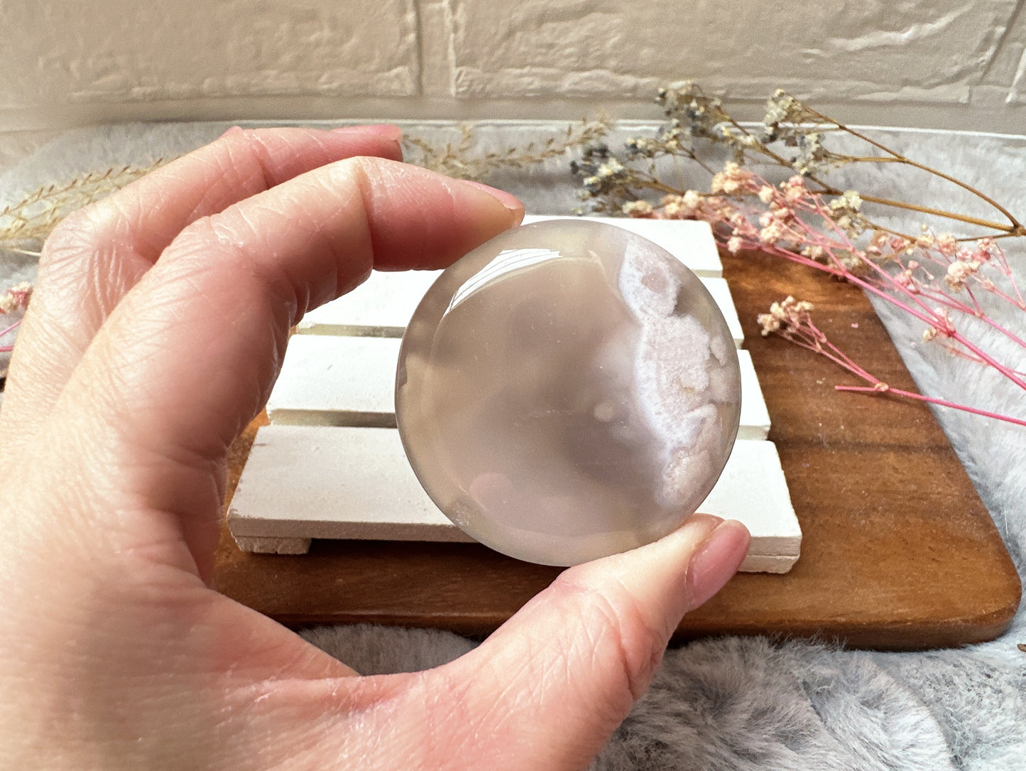 Flower Agate Round Flat Palm Stone