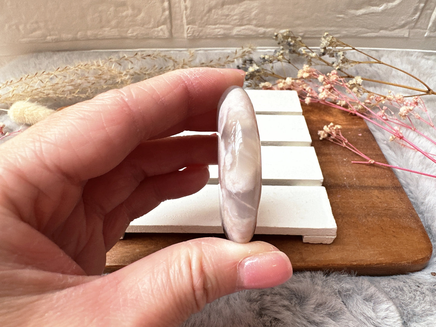 Flower Agate Round Flat Palm Stone