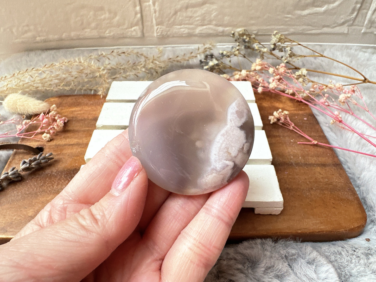 Flower Agate Round Flat Palm Stone