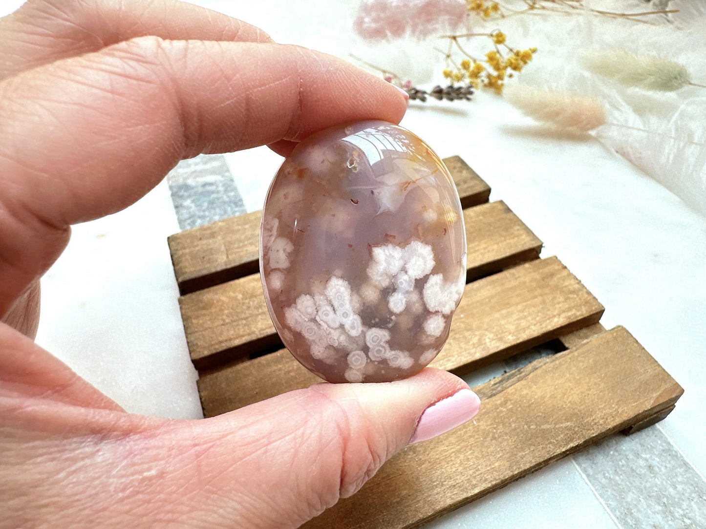Small Flower Agate Palm Stone