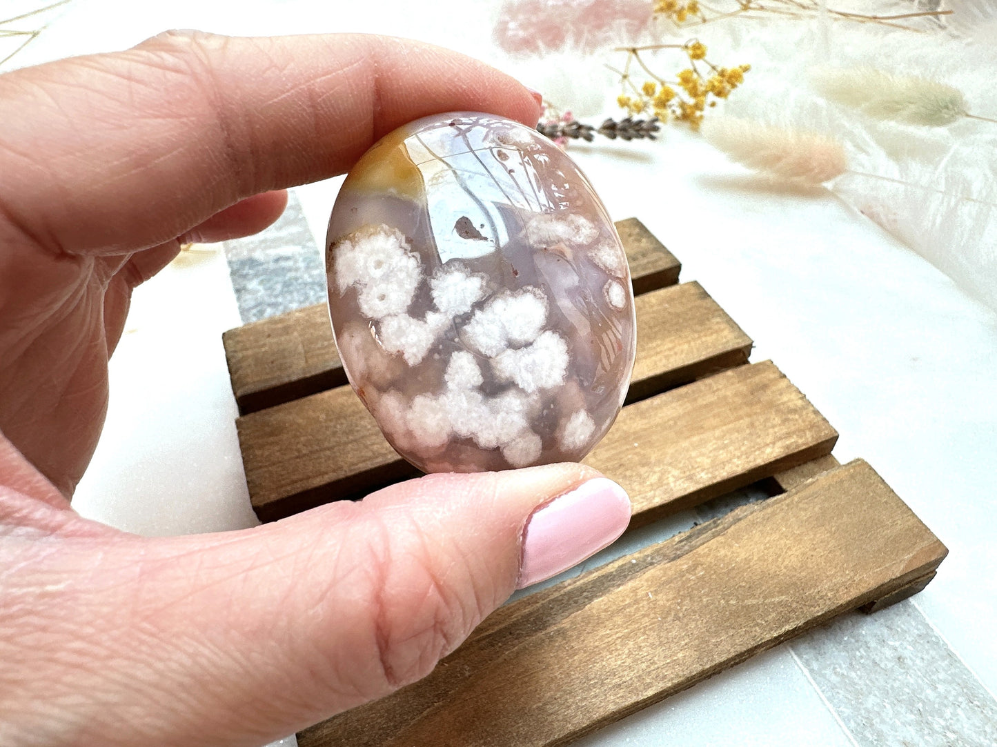 Small Flower Agate Palm Stone