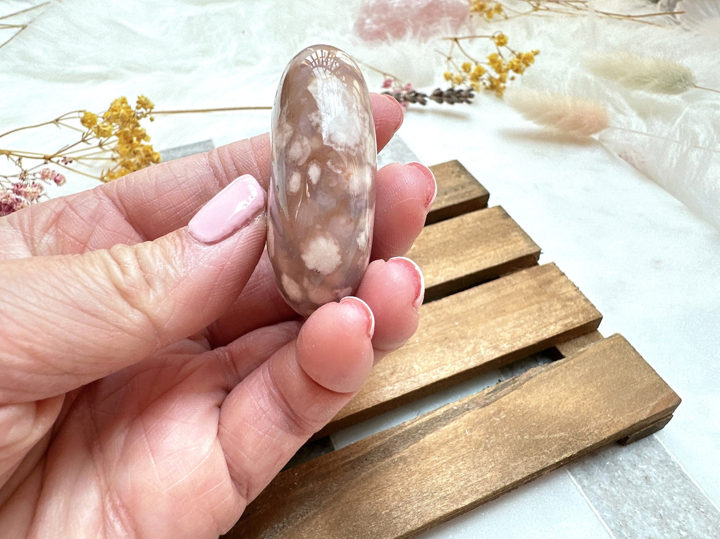 Small Flower Agate Palm Stone