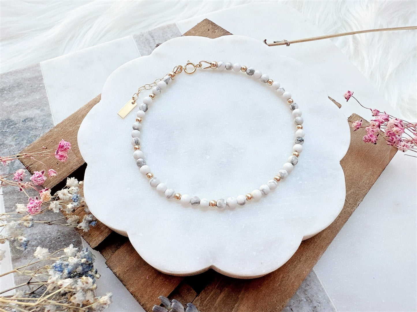 Mini Howlite Bracelet