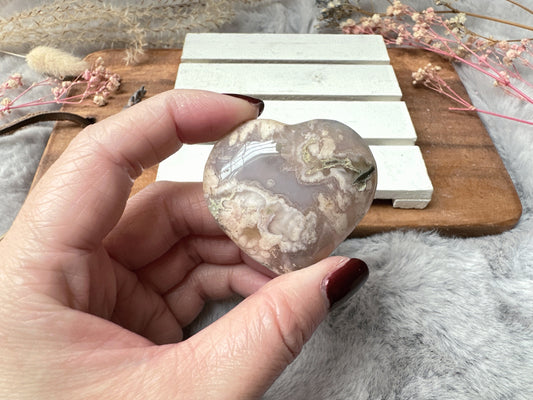Small Flower Agate Heart