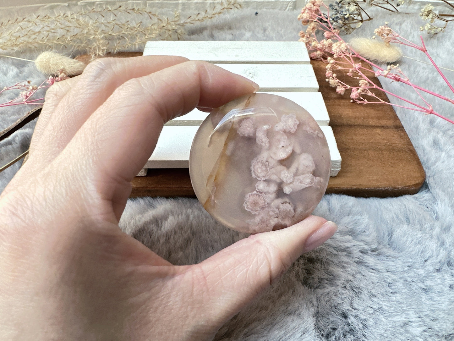 Flower Agate Round Flat Palm Stone