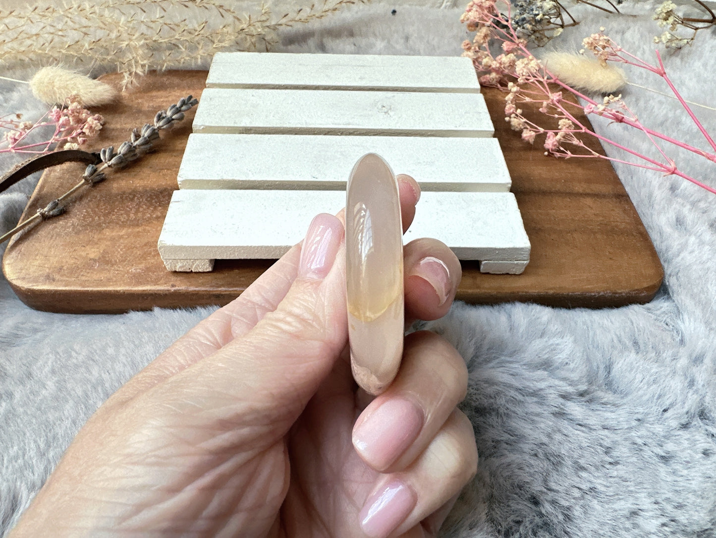 Flower Agate Round Flat Palm Stone