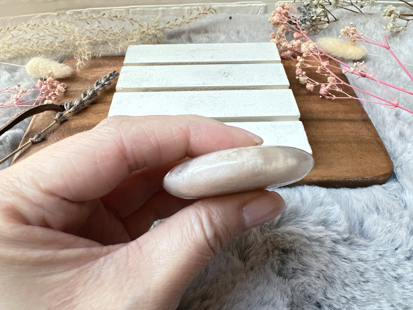 Flower Agate Round Flat Palm Stone