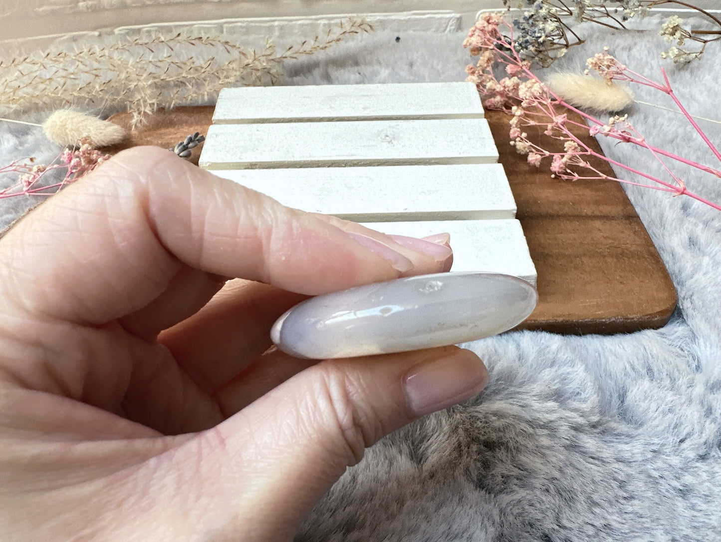 Flower Agate Round Flat Palm Stone