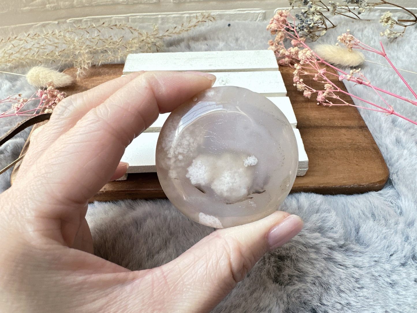 Flower Agate Round Flat Palm Stone