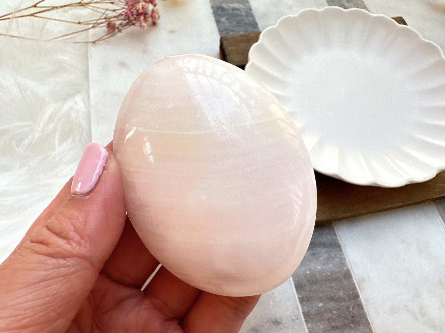 Mangano Calcite Palm Stone