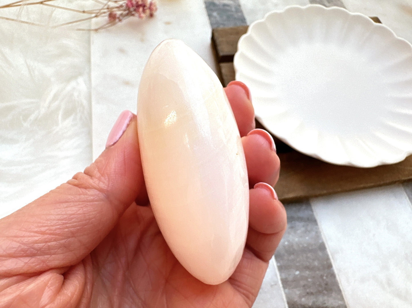 Mangano Calcite Palm Stone