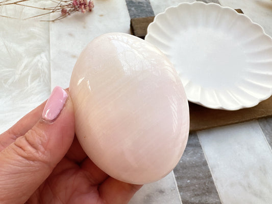 Mangano Calcite Palm Stone