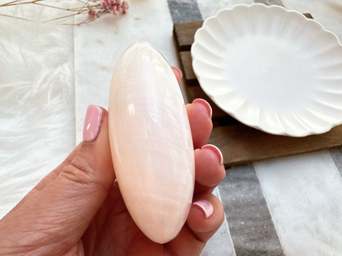 Mangano Calcite Palm Stone