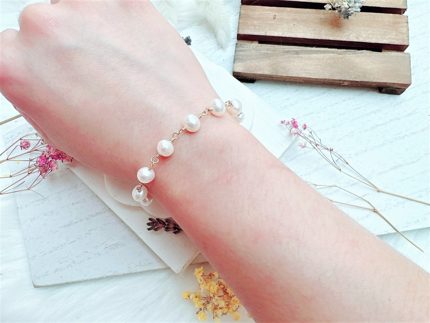 White Freshwater Pearl Bracelet